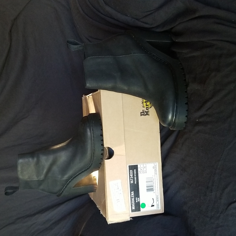 Magdalena black dr marten